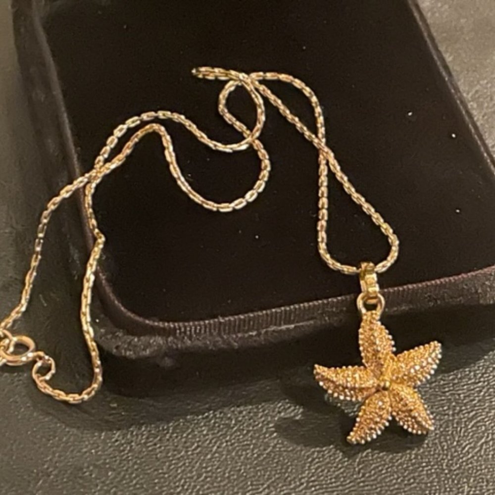 Vintage Monet Star Fish necklac and pendant-Gold tone